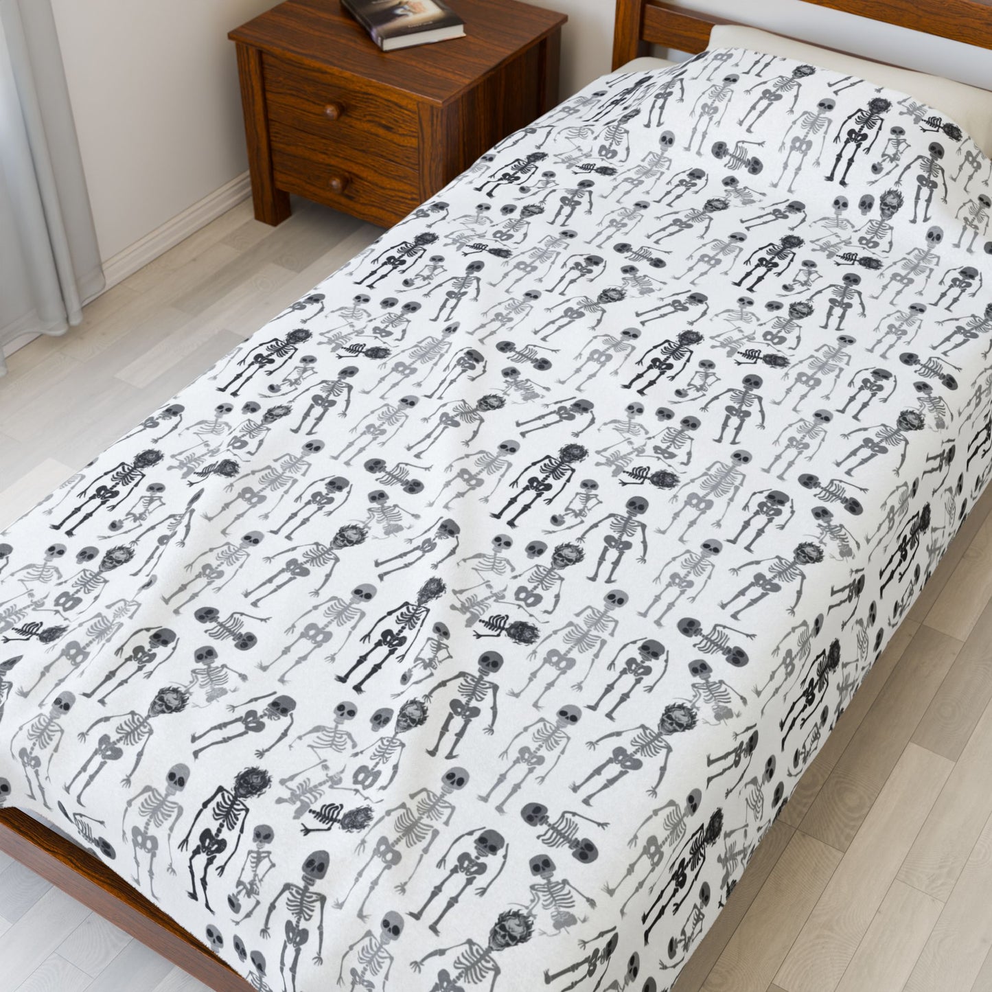Halloween Skeleton Plush Blanket - Multiple Sizes (30"x40", 50"x60", 60"x80") Soft Throw for Fall Decor, Cozy Home Gift for Spooky Season, Kids Room Accent